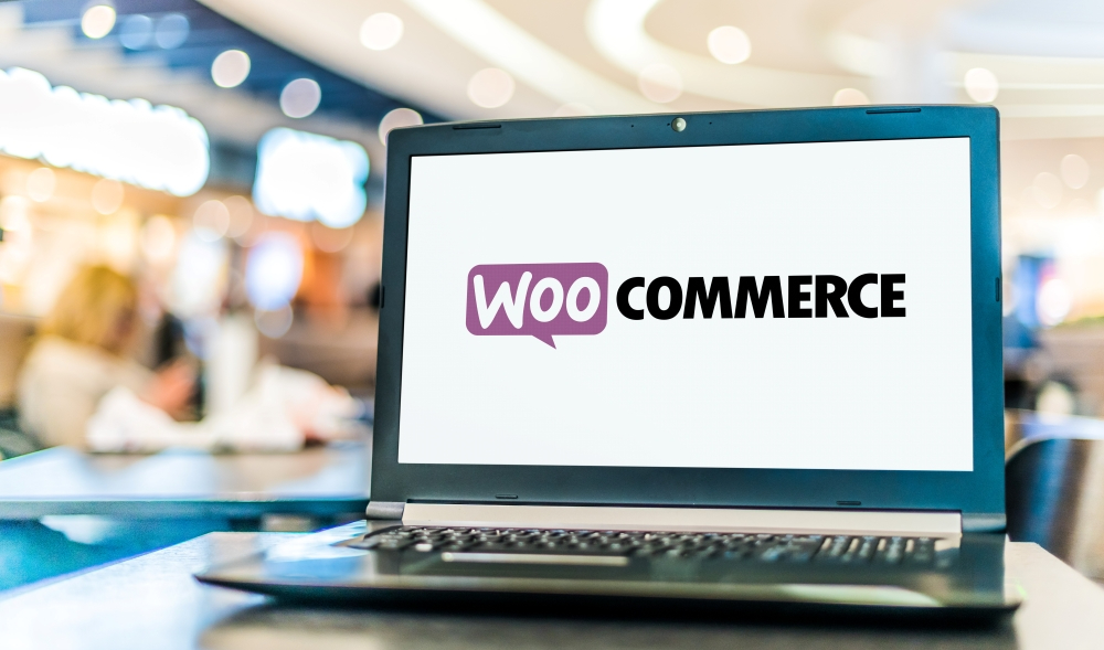 laptop showing the WooCommerce logo